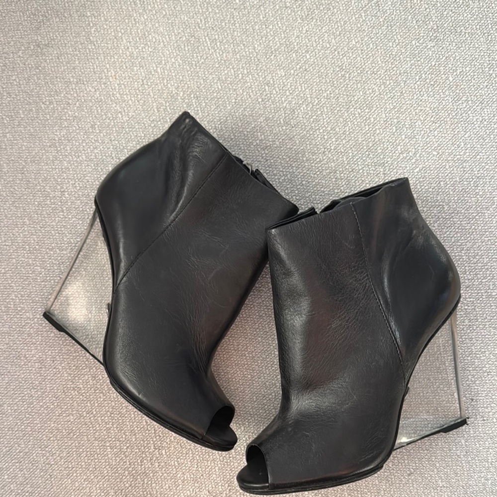 SCHUTZ Black Leather Peep-Toe Wedges